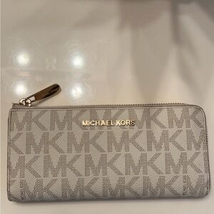 Jet Set Travel Large Logo Quarter-Zip Wallet vanilla